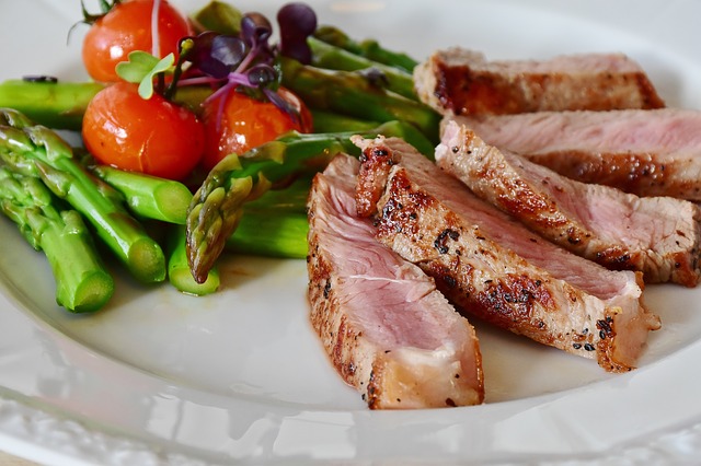 telecí steak se zeleninou